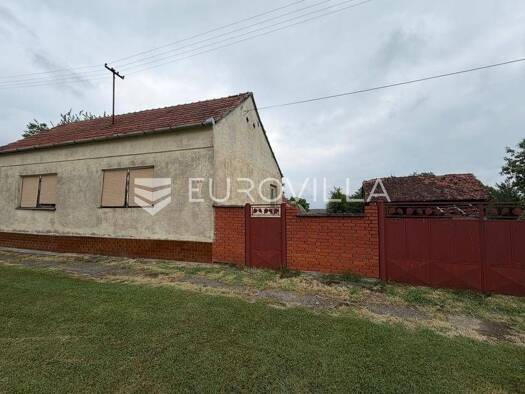 Einfamilienhaus zum Kauf 35.000 € 2 Zimmer 180 m² Lapovci Trnava 31411
