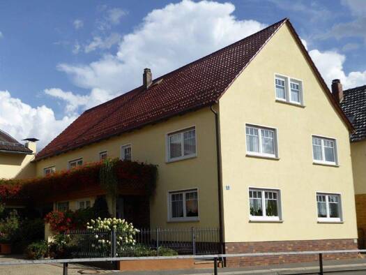 Haus zum Kauf 315.000 € 8 Zimmer 250 m² 1.179 m² Grundstück Meeder 96484