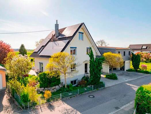 Einfamilienhaus zum Kauf 995.000 € 9 Zimmer 240 m² 860 m² Grundstück Eisenbahnstr. 17 Buggingen 79426