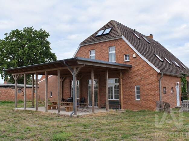 Hotel zum Kauf 280.000 € 11 Zimmer 150 m² Gastrofläche 1.632 m² Grundstück Sandhagen Galenbeck 17099