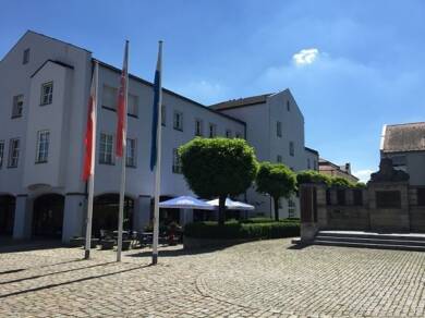 Wohnung zur Miete 300 € 1 Zimmer 43,8 m² 1. Geschoss Kirchenplatz 3 Simbach Simbach a.Inn 84359