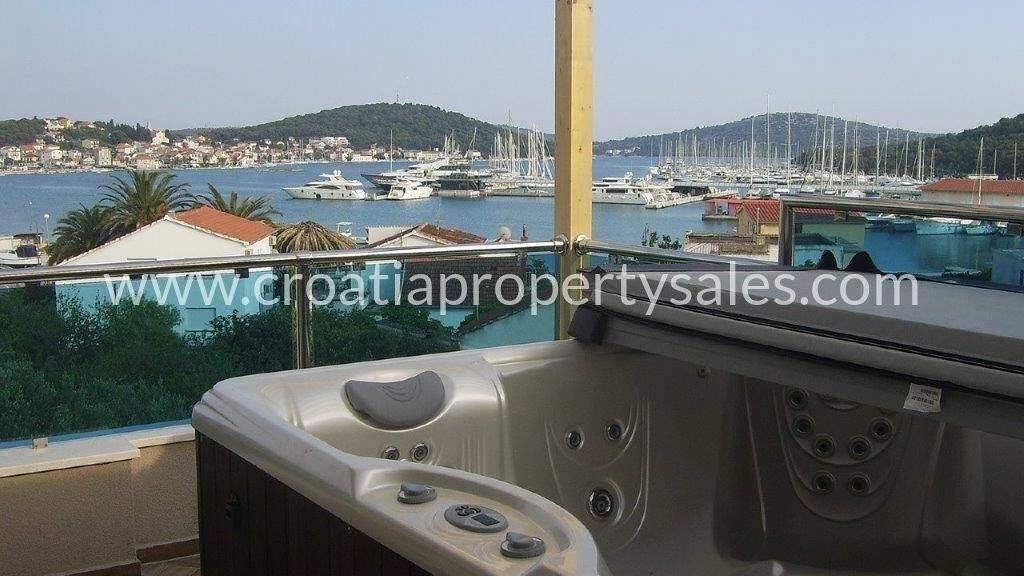 Haus zum Kauf 1.050.000 € 9 Zimmer 292 m² Rogoznica