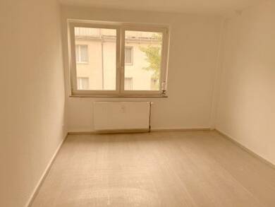 Wohnung zur Miete 650 € 3 Zimmer 66 m² 3. Geschoss frei ab sofort Rath Düsseldorf 40472