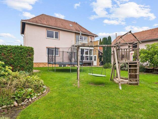 Mehrfamilienhaus zum Kauf 919.000 € 8 Zimmer 261,5 m² 932 m² Grundstück Ockstadt Friedberg (Hessen) 61169