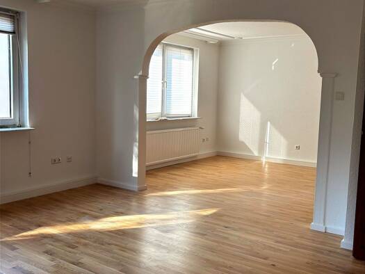 Wohnung zur Miete 1.100 € 5 Zimmer 125 m² 5 Geschosse frei ab sofort Kriegerstraße 3 List Hannover 30161