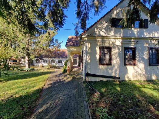 Hotel zum Kauf 509.500 € 18 Zimmer 240 m² Gastrofläche 10.000 m² Grundstück bei Lenti 8960