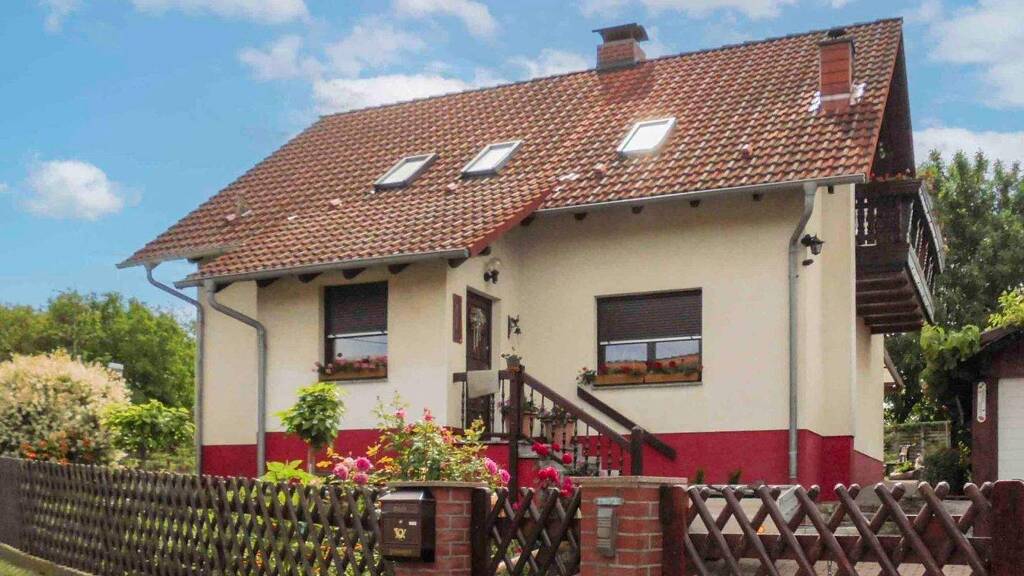 Sonstiges zum Kauf als Kapitalanlage geeignet 325.000 € 5 Zimmer 143 m² 1.070 m² Grundstück Zeitz 06712