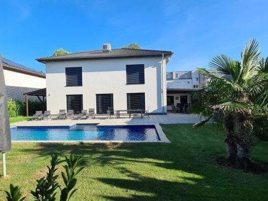 Einfamilienhaus zur Miete auf Zeit 4.500 € 7 Zimmer 255 m² 930 m² Grundstück frei ab sofort Köpenick Treptow-Köpenick 12557