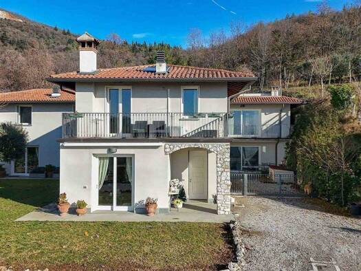 Haus zum Kauf 1.350.000 € 900 m² 15.000 m² Grundstück Botticino mattina 25082