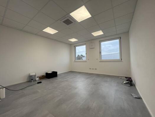 Büro zur Miete 450 € 1 Zimmer Ergolding 84030