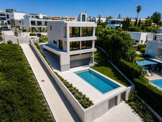Einfamilienhaus zum Kauf - Erstbezug 2.100.000 € 651 m² Grundstück Armação de Pêra