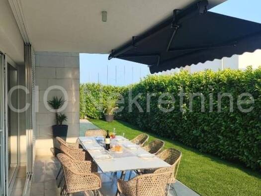 Haus zur Miete 3.000 € 4 Zimmer 143 m² Kastela