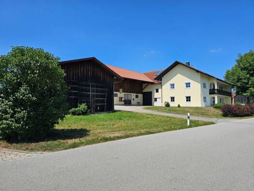 Einfamilienhaus zum Kauf 399.000 € 7 Zimmer 250 m² 2.740 m² Grundstück frei ab sofort Kroißen Haarbach 94542