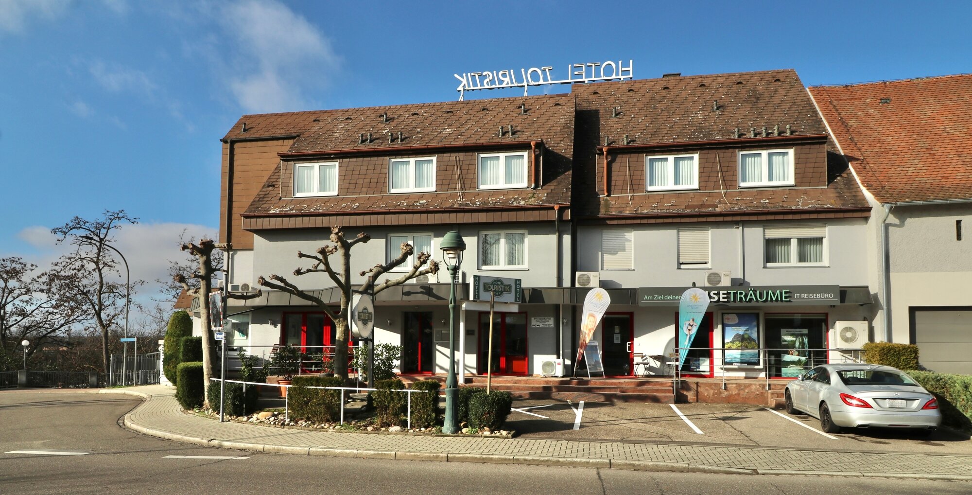 Hotel zum Kauf 16 Zimmer 1.428 m²<br/>Grundstück Baslerstraße 2 Neuenburg Neuenburg 79395