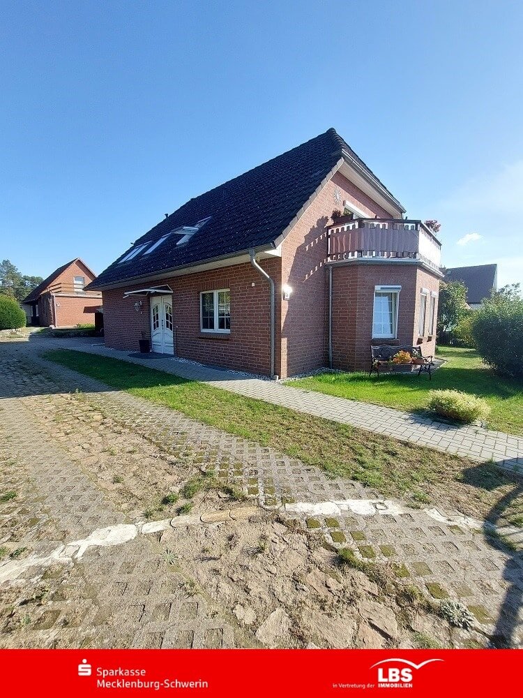 Mehrfamilienhaus zum Kauf 385.000 € 6 Zimmer 162,6 m²<br/>Wohnfläche 525 m²<br/>Grundstück Techentin Ludwigslust 19288