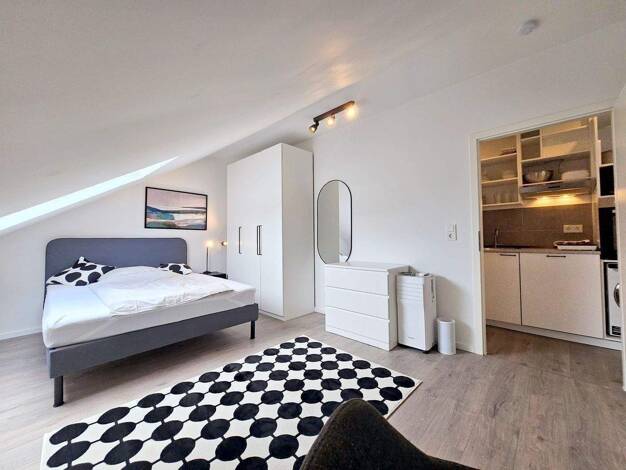 WG-Zimmer zur Miete Wohnen auf Zeit 600 € 16 m² 5. Geschoss frei ab 15.03.2026 Hedderichstraße DG Sachsenhausen Frankfurt am Main 60594