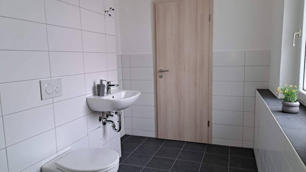 Wohnung zur Miete 286 € 2 Zimmer 44 m² 1. Geschoss frei ab sofort Kleiststr. 2 Thalheim/Erzgebirge 09380