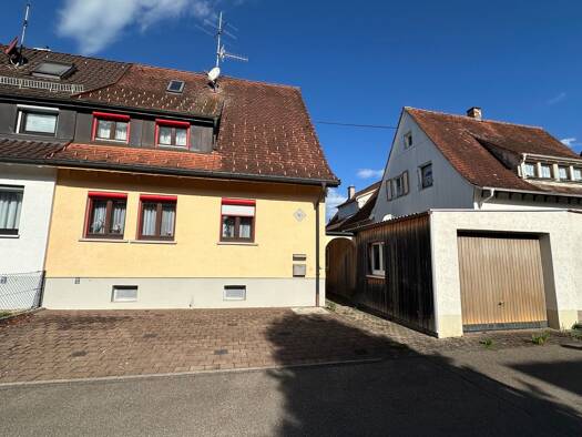 Doppelhaushälfte zum Kauf 285.000 € 6 Zimmer 103,6 m² 344 m² Grundstück frei ab 01.10.2026 Schwenningen Villingen-Schwenningen 78054