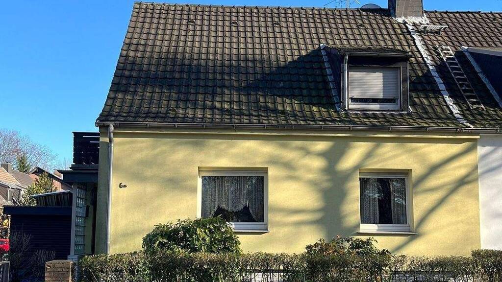 Attraktives Zweifamilienhaus mit viel Potential --- ideal für Eigennutzer / Mehrgenerationen oder Kapitalanleger !!