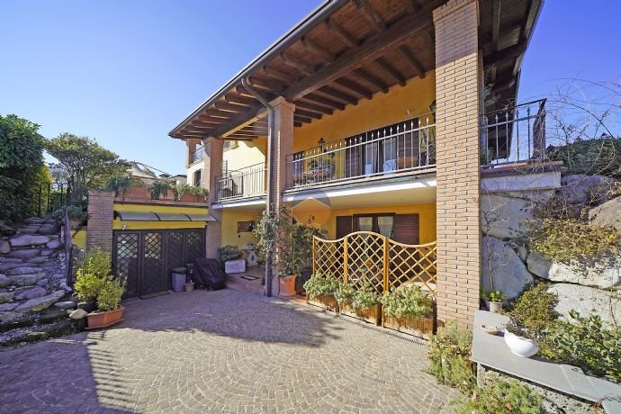 Villa zum Kauf 1.250.000 € 10 Zimmer 350 m²<br/>Wohnfläche 1.000 m²<br/>Grundstück ab sofort<br/>Verfügbarkeit Via dei Casali Moniga del Garda