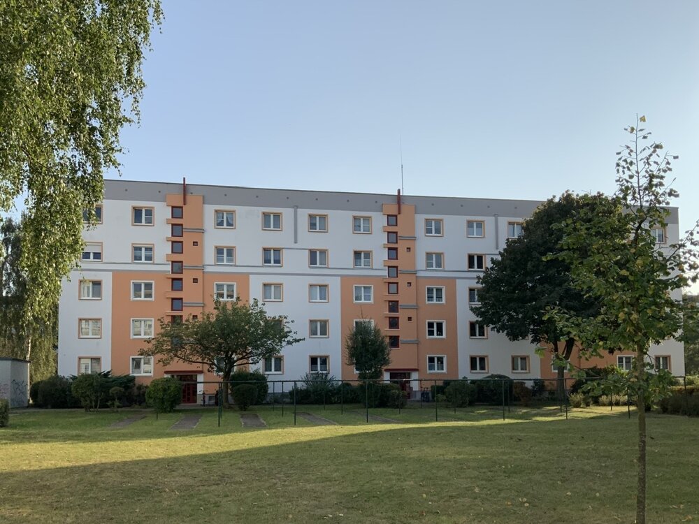 Wohnung zum Kauf 93.000 € 4 Zimmer 76 m²<br/>Wohnfläche 4.<br/>Geschoss Stadtgebiet Ost Neubrandenburg 17036