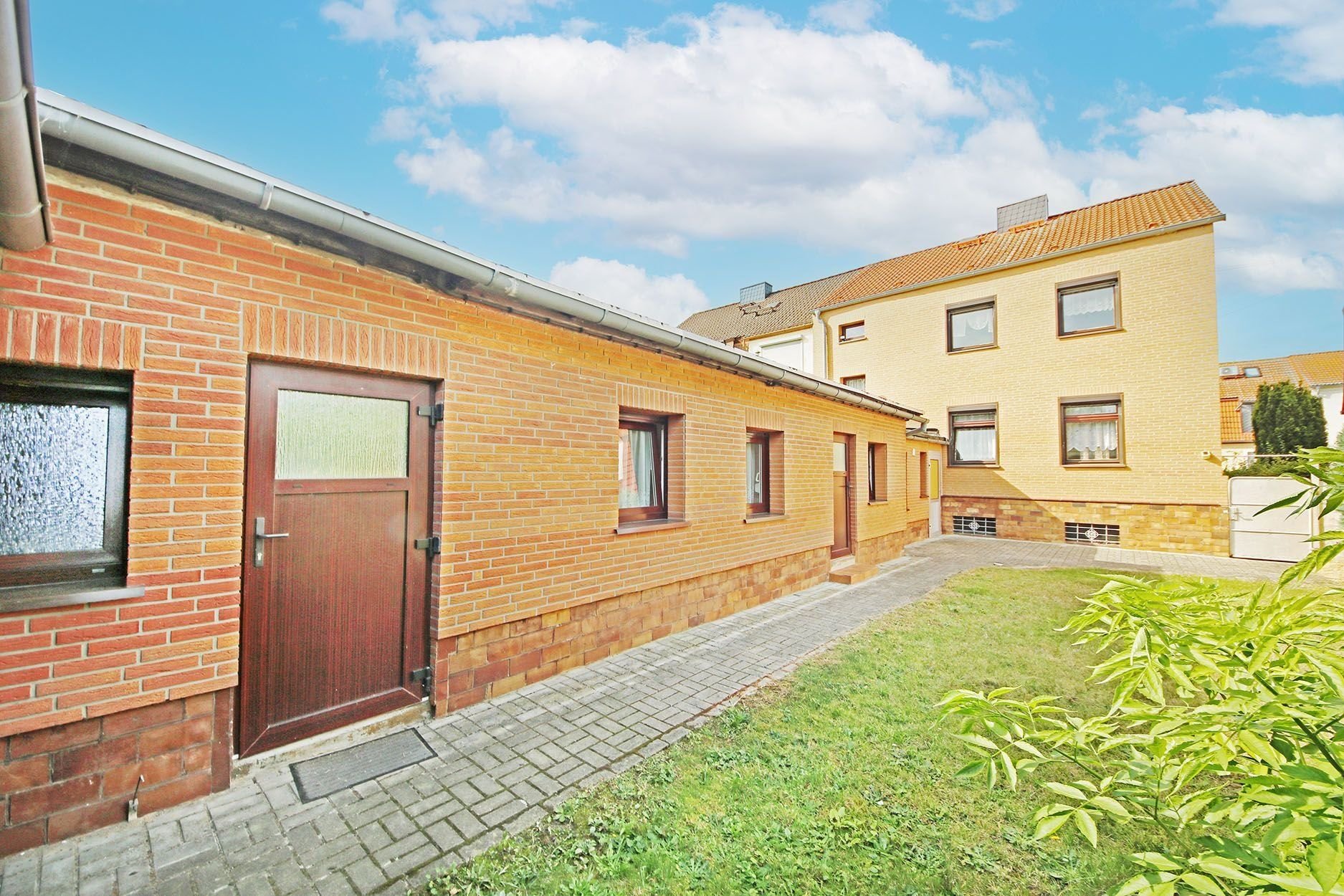 Doppelhaushälfte zum Kauf 220.000 € 7 Zimmer 160 m²<br/>Wohnfläche 1.095 m²<br/>Grundstück Törten 60 Dessau-Roßlau 06849