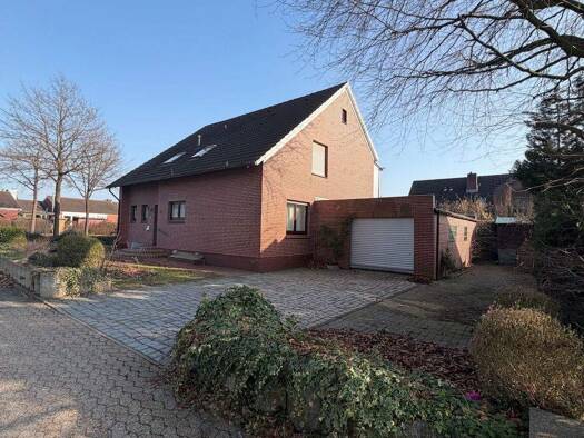 Einfamilienhaus zum Kauf 220.000 € 7 Zimmer 160 m² 719 m² Grundstück frei ab sofort Schwalbenweg 1 Bremervörde Bremervörde 27432