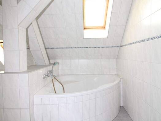 Wohnung zur Miete 285 € 3 Zimmer 68,8 m² 4. Geschoss frei ab 15.12.2025 Jößnitzer Straße 100 Preißelpöhl Plauen 08525