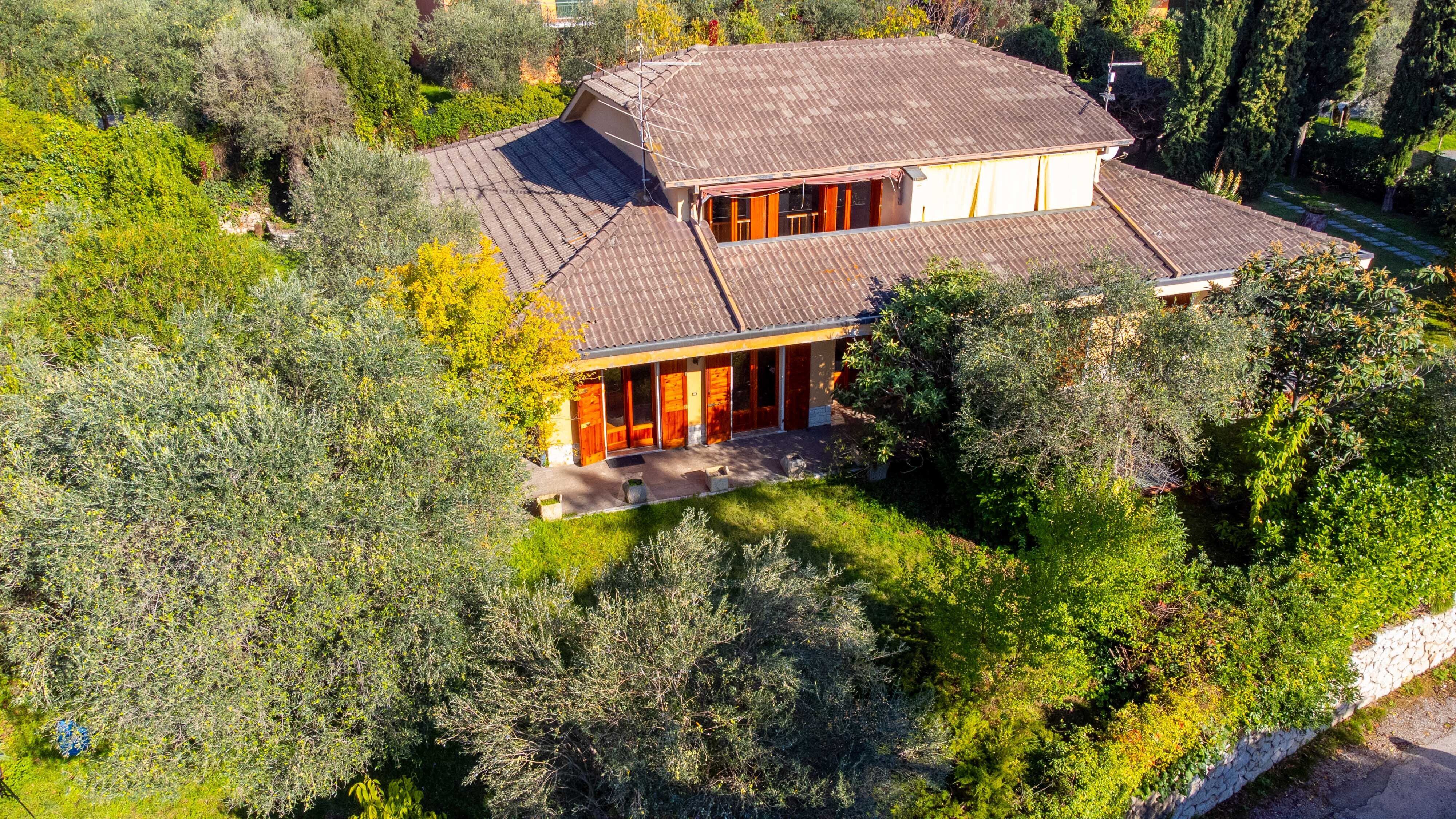 Villa zum Kauf 880.000 € 7 Zimmer 239 m²<br/>Wohnfläche ab sofort<br/>Verfügbarkeit Via dei Limoni, 2 Garda 37016