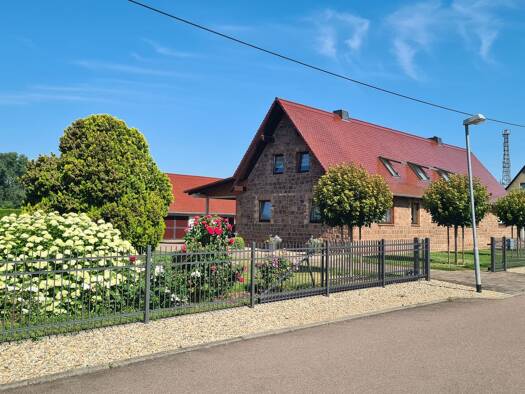 Einfamilienhaus zum Kauf als Kapitalanlage geeignet 749.000 € 8 Zimmer 237 m² 2.500 m² Grundstück Beidersee Petersberg 06193