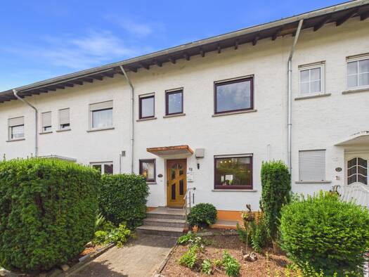 Reihenmittelhaus zum Kauf 300.000 € 5 Zimmer 130,8 m² 180 m² Grundstück Niederissigheim Bruchköbel 63486