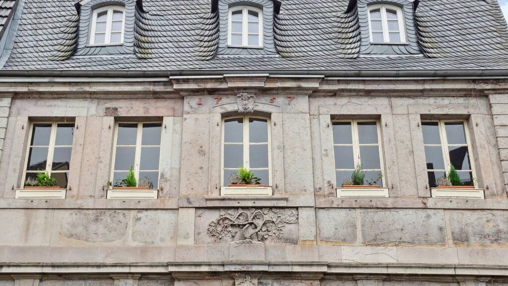 Haus zum Kauf 1.250.000 € 17 Zimmer 460 m² 922 m² Grundstück Königswinter 53639