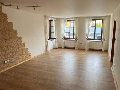 Wohnung zur Miete 975 € 3 Zimmer 123,1 m² Geschoss 2/3 frei ab 01.10.2025 Eggenfelden Eggenfelden 84307