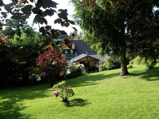 Einfamilienhaus zum Kauf provisionsfrei 385.000 € 8 Zimmer 242 m² 3.066 m² Grundstück Diethensdorf Claußnitz 09236