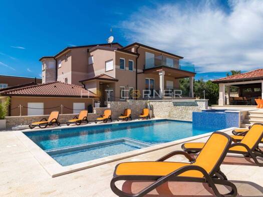 Einfamilienhaus zum Kauf 1.290.000 € 13 Zimmer 600 m² Valtura, Ližnjan Ližnjan 52204