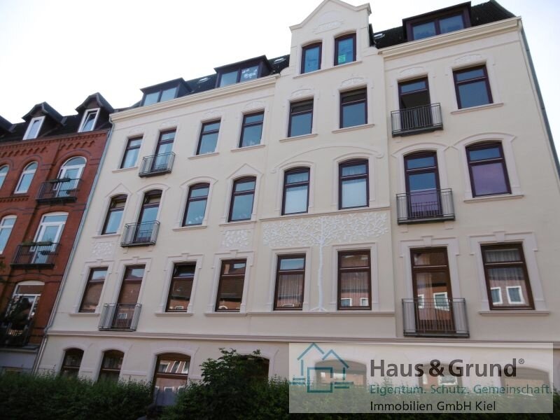 Wohnung zur Miete 745 € 4 Zimmer 97,7 m²<br/>Wohnfläche EG<br/>Geschoss 01.11.2024<br/>Verfügbarkeit Kaiserstraße 77a Gaarden - Ost Bezirk 2 Kiel 24143