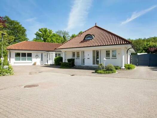 Einfamilienhaus zum Kauf 1.300.000 € 8 Zimmer 367 m² 3.000 m² Grundstück Harrislee 24955