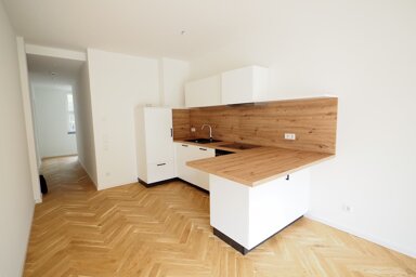 Wohnung zur Miete 1.199 € 2 Zimmer 67,6 m² EG frei ab sofort Rathausplatz Erlangen 91052