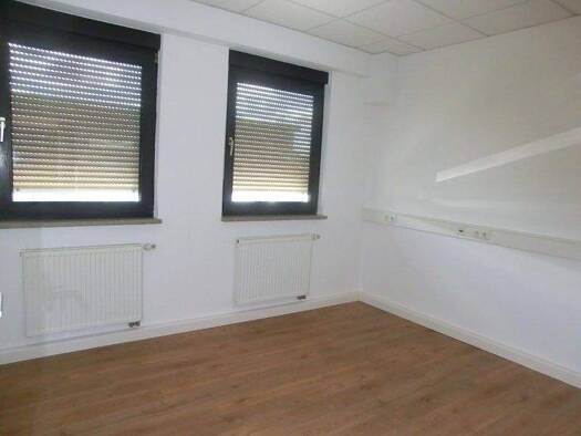 Büro zur Miete 860 € 3 Zimmer 100 m² Bürofläche Werneck 97440