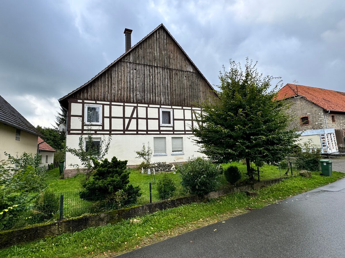 Mehrfamilienhaus zum Kauf 360.000 € 300 m²<br/>Wohnfläche 1.437 m²<br/>Grundstück 01.11.2024<br/>Verfügbarkeit Reelsen Bad Driburg / Reelsen 33014