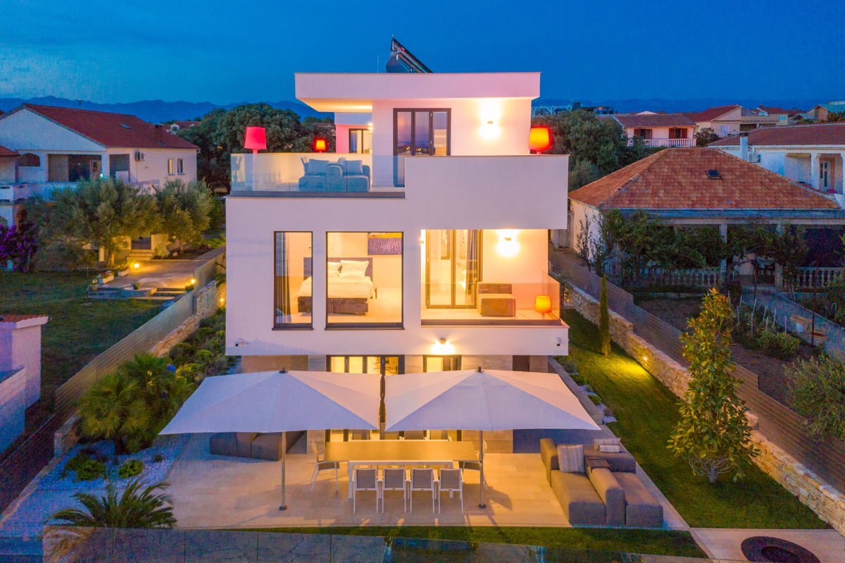 Villa zum Kauf 2.950.000 € 19 Zimmer 372 m²<br/>Wohnfläche 806 m²<br/>Grundstück Zadar 23235