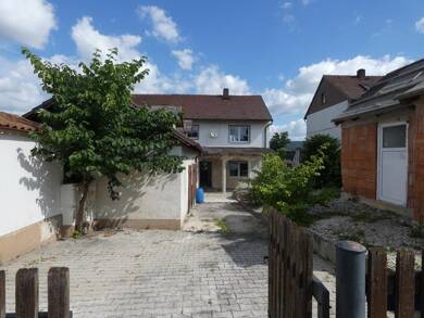Doppelhaushälfte zum Kauf 129.000 € 5 Zimmer 100 m² 392 m² Grundstück Schnaittenbach Schnaittenbach 92253