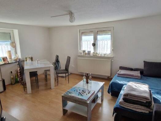 Wohnung zum Kauf provisionsfrei 89.900 € 3,5 Zimmer 71 m² Geschoss 1/2 Straßberg 72479