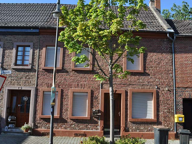 Mehrfamilienhaus zum Kauf 115.000 € 9 Zimmer 199 m² 673 m² Grundstück frei ab sofort Annostraße 37 Frauenberg Euskirchen 53881