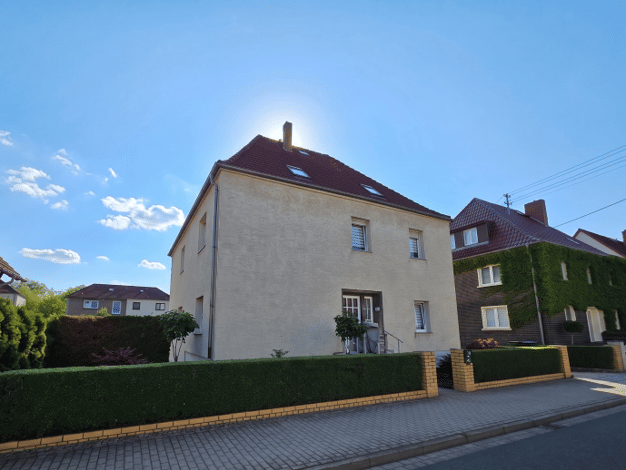 Einfamilienhaus zum Kauf 280.000 € 9 Zimmer 192 m² 698 m² Grundstück Bitterfeld Bitterfeld-Wolfen 06749