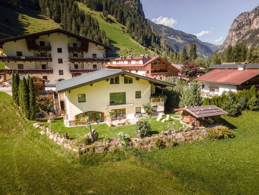 Einfamilienhaus zum Kauf 11 Zimmer 370 m² 751 m² Grundstück Ginzling 6295