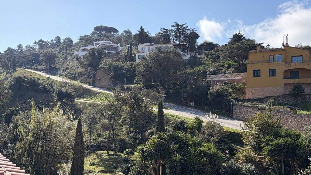 Immobilie in Wesenberg - Doppelhaushälfte mit Garten, Terrasse und großer Garage in Begur - Bild 3