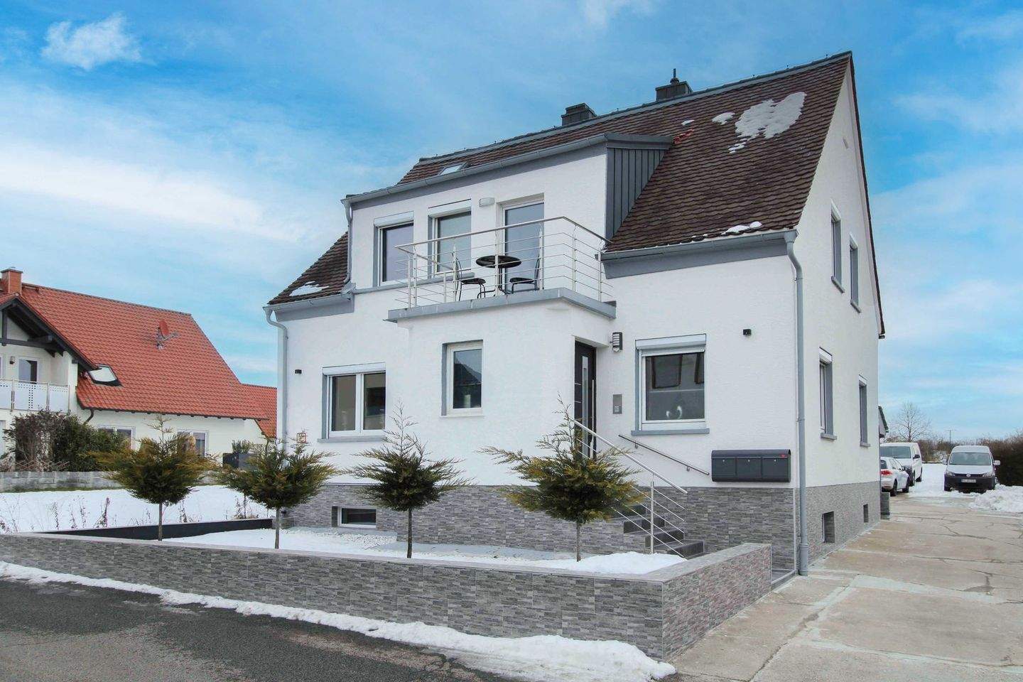 Immobilie in Oberhaid - Modernisiertes Zweifamilienhaus mit bewohnbarem Nebengebäude &  Baugrundstück - Bild 0