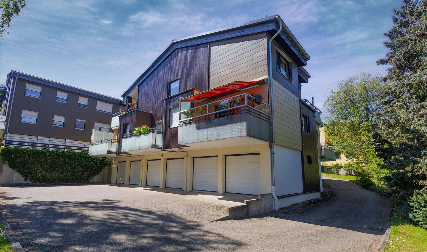Modernisierte 2-Zimmer-Wohnung in ausgezeichneter Stadtnaher Lage, eigener Garage & Balkon