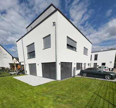 Haus zur Miete 3.500 € 7 Zimmer 234 m² 310 m² Grundstück frei ab 11.08.2025 Okarben Karben 61184